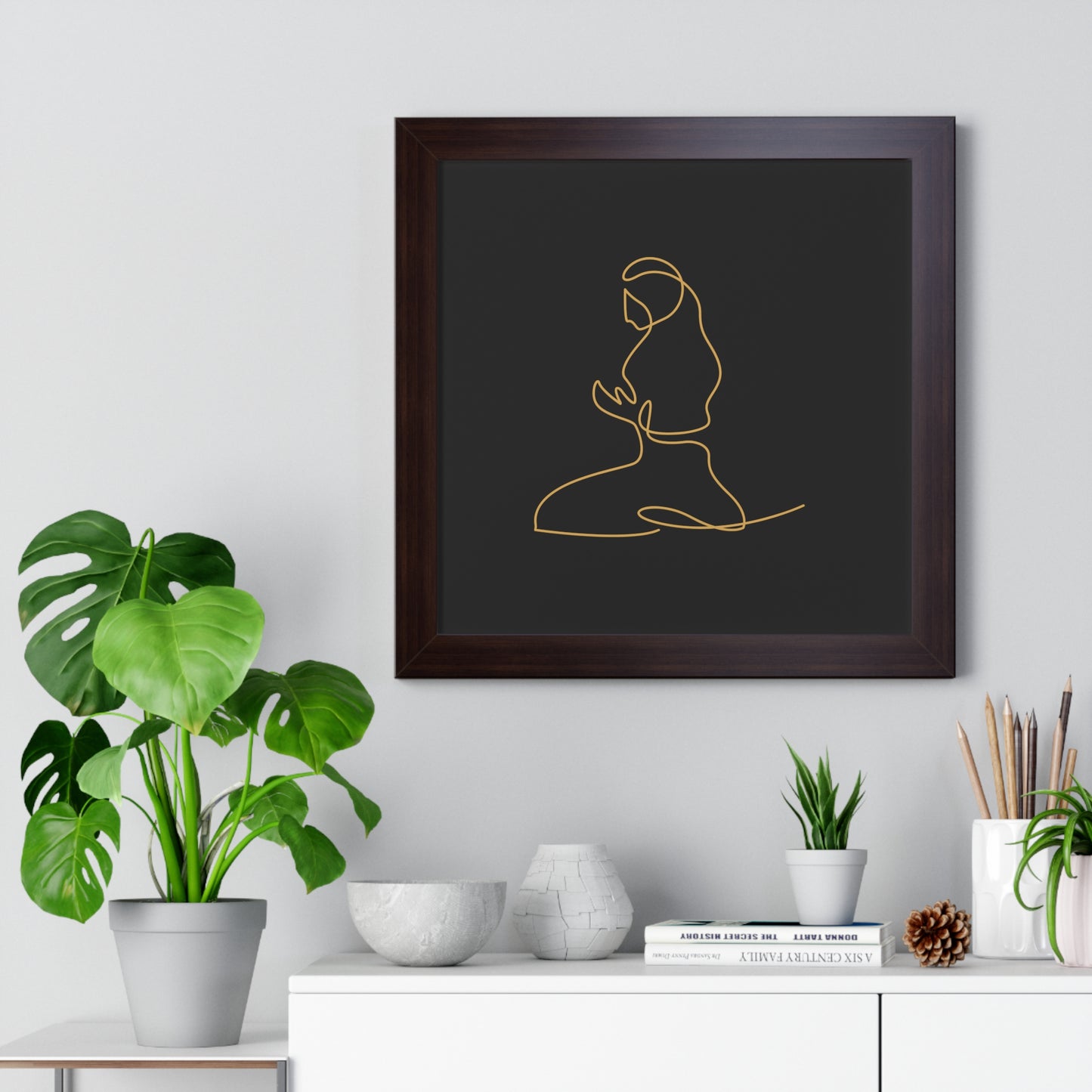 Framed Poster praying, Islam, Islam praying, women praying, Muslim woman, gift, Eid, Ramadan, decor, wall art, minimal art, Islam art